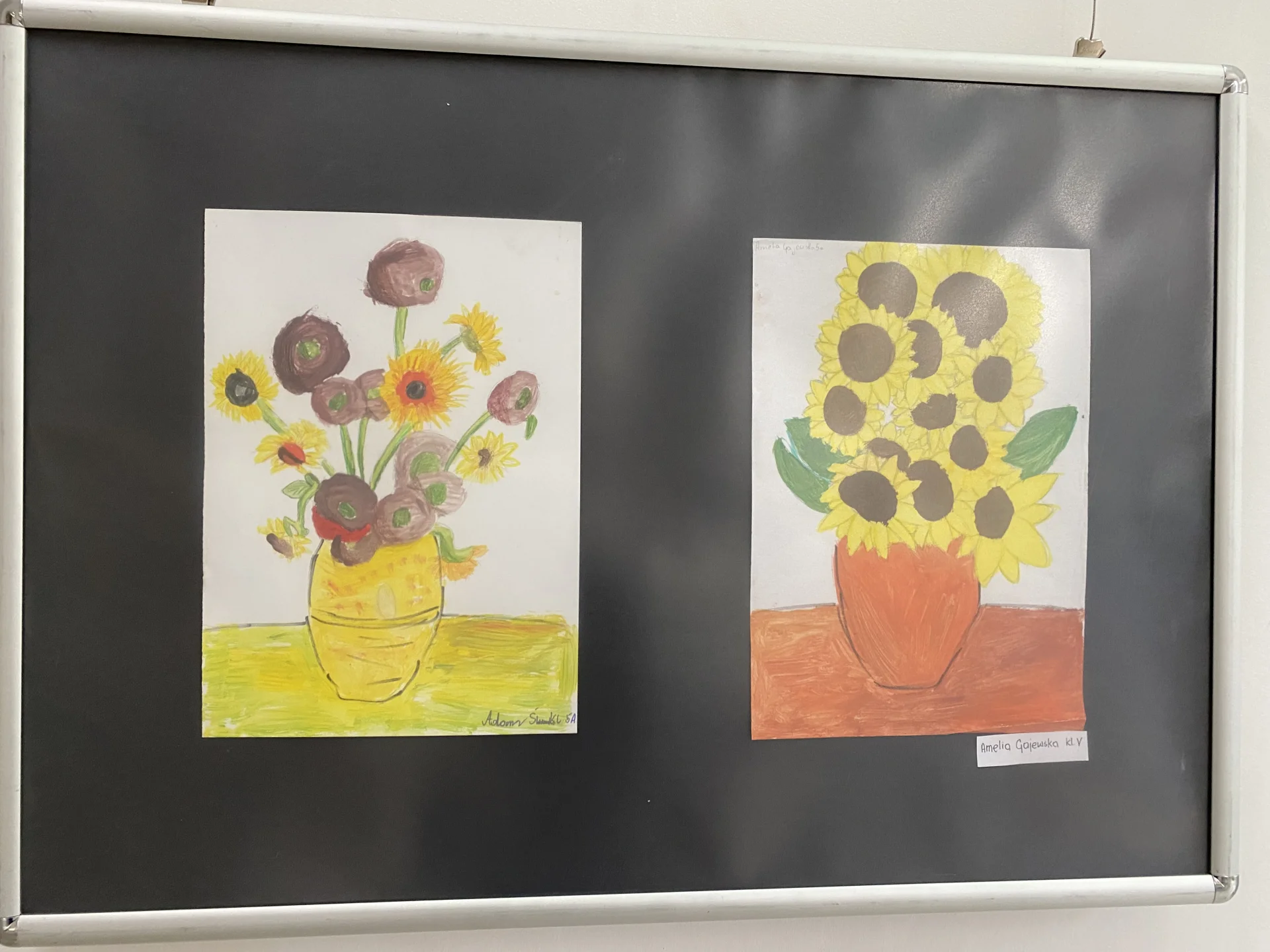 WYSTAWA PRAC PLASTYCZNYCH NASZYCH UCZNIÓW W MIEJSKIEJ BIBLIOTECE PUBLICZNEJ