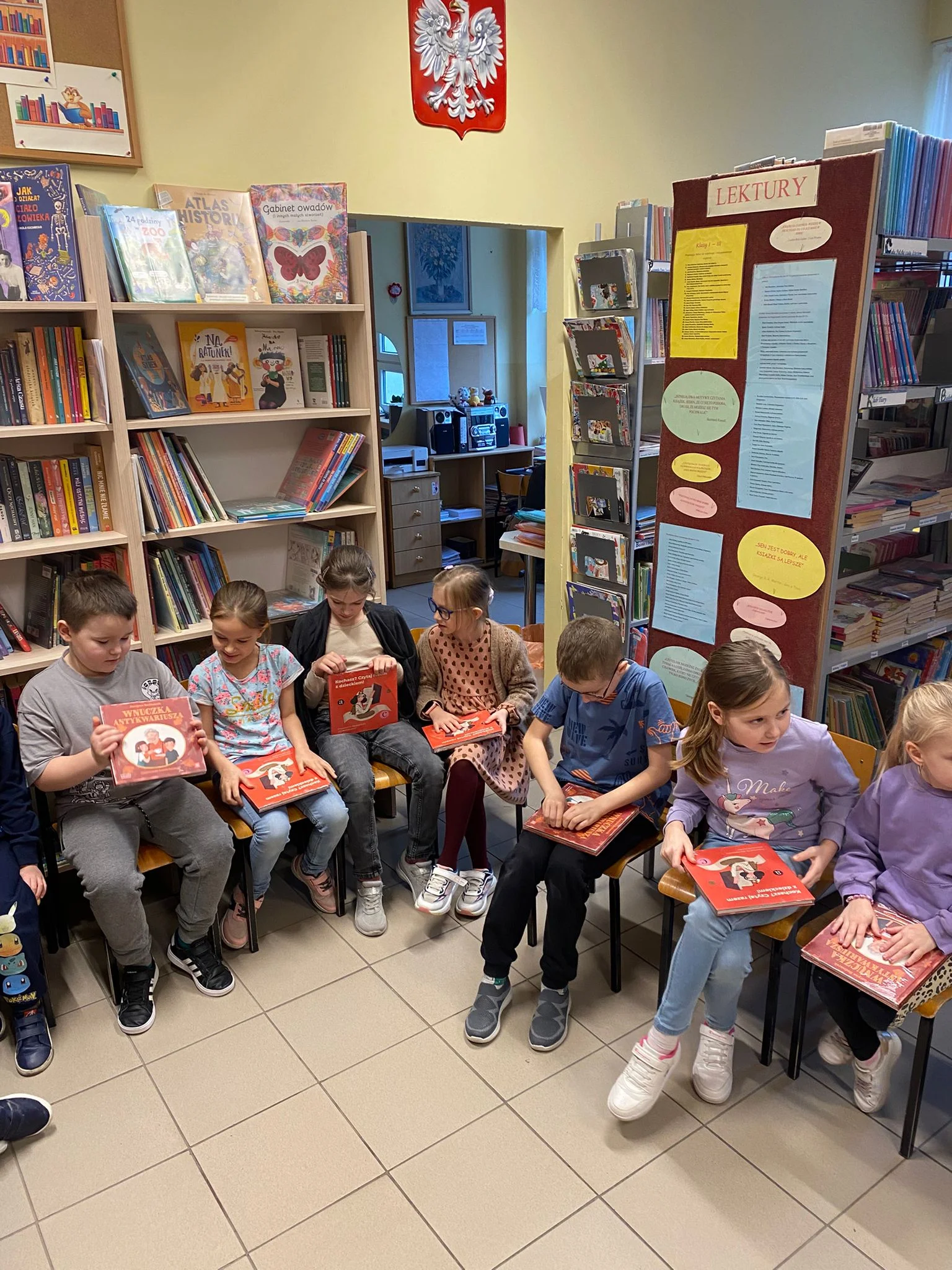 WYPRAWKA CZYTELNICZA DLA PIERWSZAKA W NASZEJ BIBLIOTECE